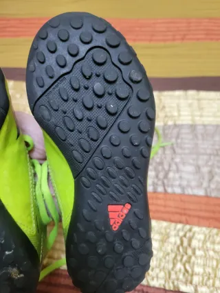 Botas fútbol Adidas Messi multitacos T28