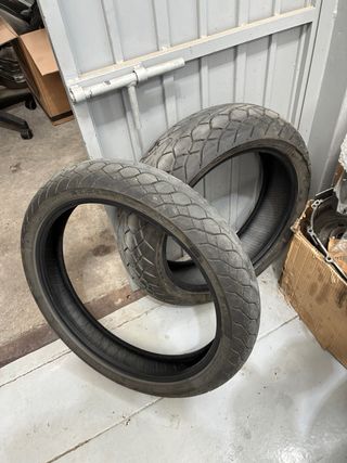 Neumático Dunlop Mutant 180/55ZR19