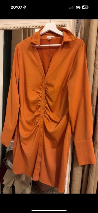 Vestido naranja con botones