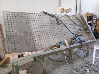 Mesa de carpintería con prensa