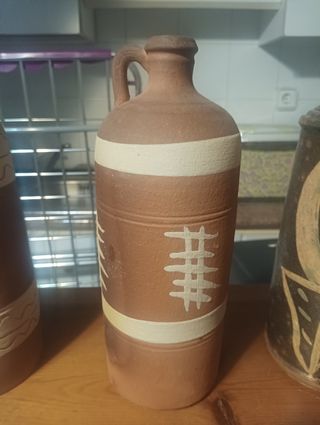 Juego de 4 botellas de barro decoradas