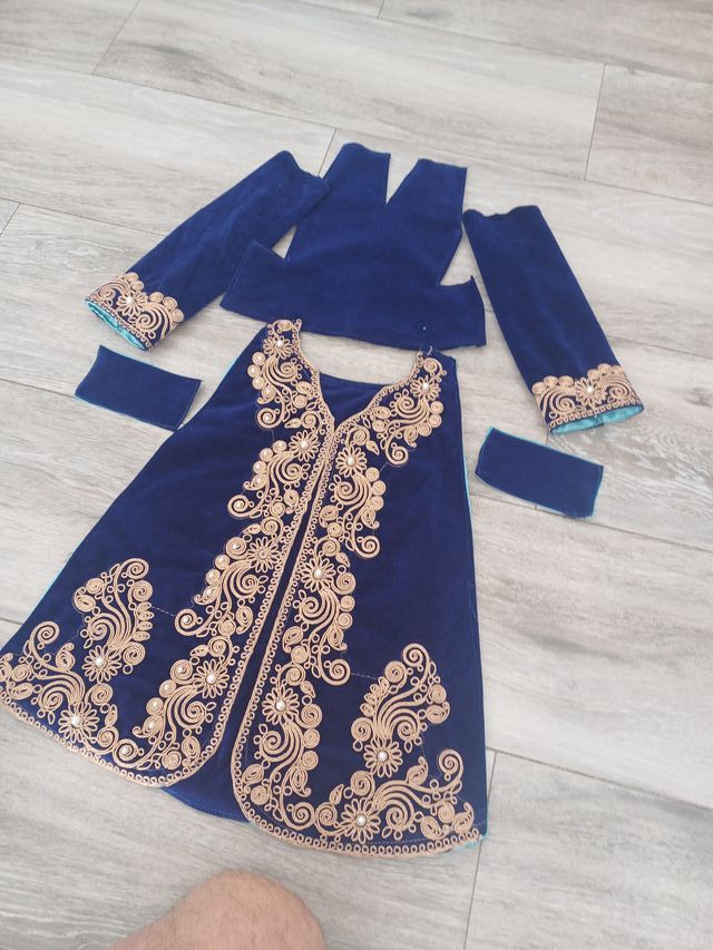 Saya bordada para virgen de 70 cm