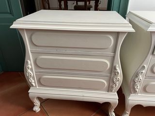 Mesitas de noche blancas