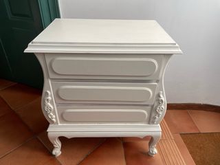 Mesitas de noche blancas