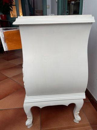 Mesitas de noche blancas