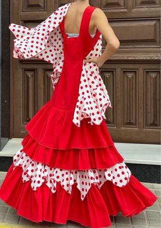 Traje de flamenca rojo con mantón de regalo T 3840