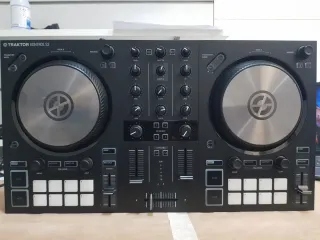 Controlador DJ TRAKTOR KONTROL S2