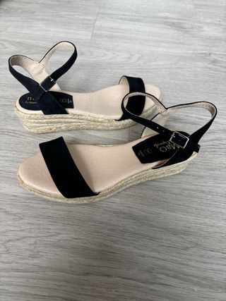 Sandalias piel con cuña de Yute MimaO 

