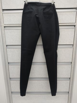 Pantalón negro con cremalleras doradas