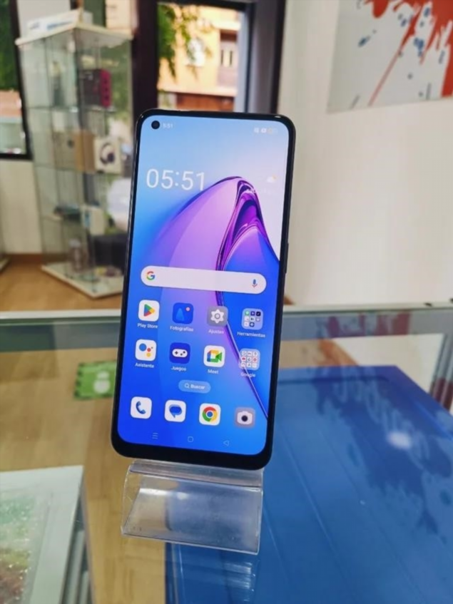 Oppo Reno8 Azul Marino 256GB 8GB RAM Seminuevo