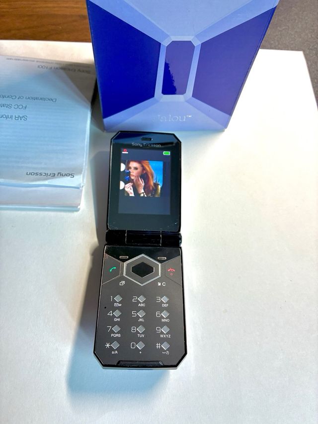 Sony Ericsson Jalou (F100i) Deep Amethyst