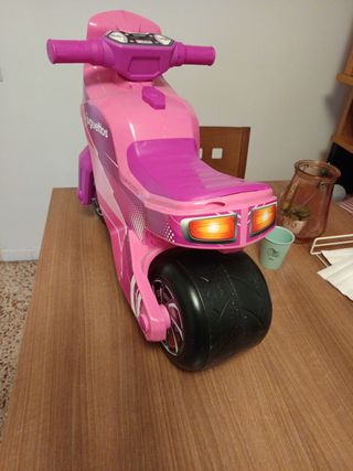 Moto de juguete rosa