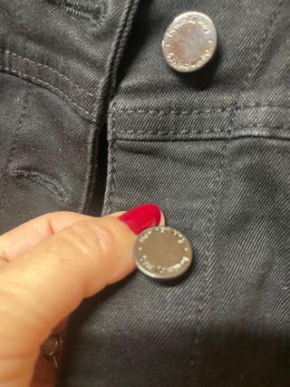 Chaqueta vaquera Mango negra adornos de pasamaneri