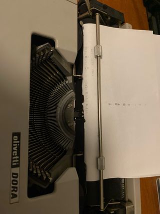 Máquina de escribir Olivetti Dora