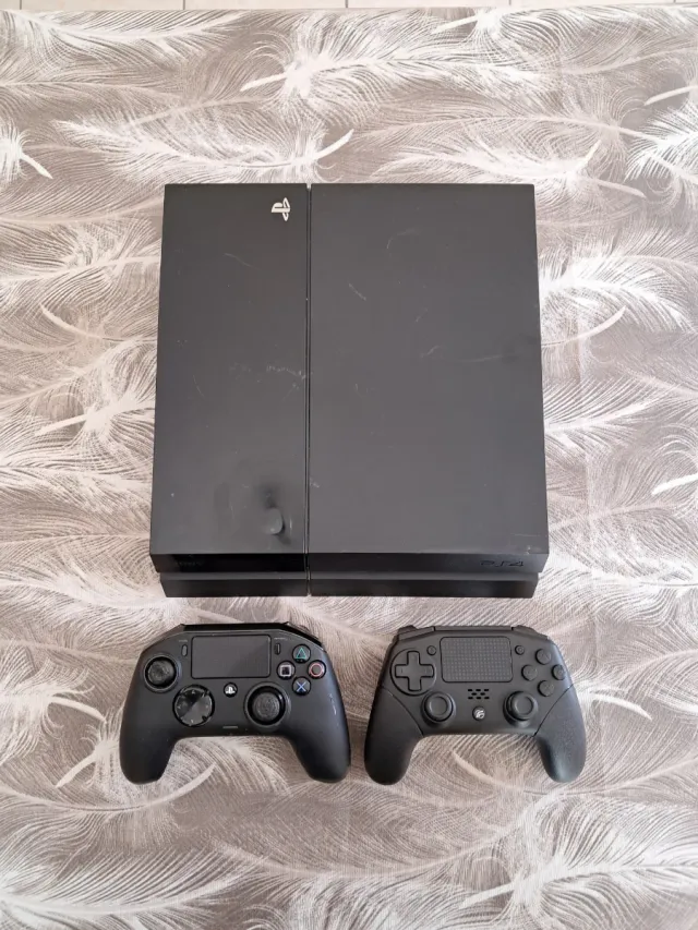PS4 (PlayStation 4) Nera + 2 Controller