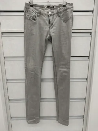 Pantalón vaquero gris