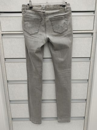 Pantalón vaquero gris
