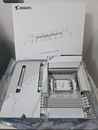 Scheda Madre Gigabyte X870 Aorus Stealth Ice