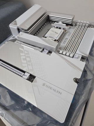 Scheda Madre Gigabyte X870 Aorus Stealth Ice