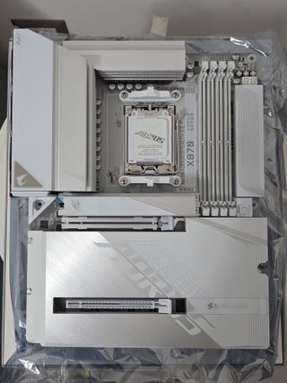 Scheda Madre Gigabyte X870 Aorus Stealth Ice