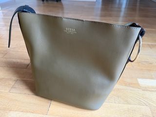 Bolso Guess Verde y Dorado