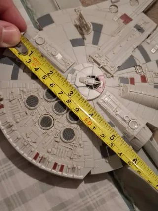 Maqueta réplica del Halcón Milenario Star Wars