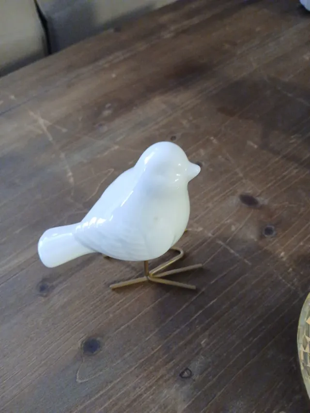 Decoración mesa salón: jarrón, velas, corazón