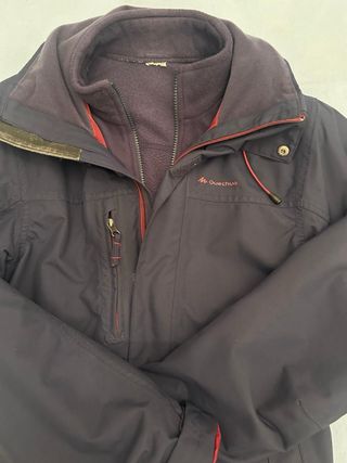 Chubasquero Quechua Talla S con forro