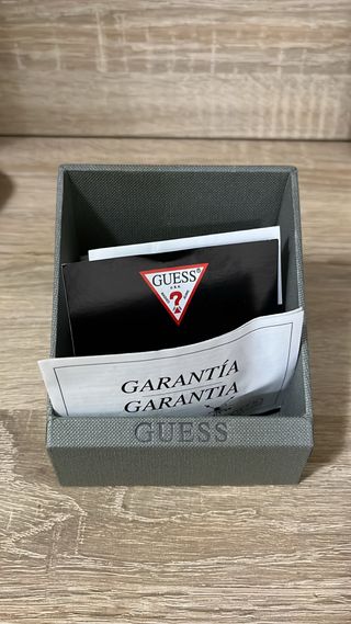 Reloj Guess Negro y Dorado