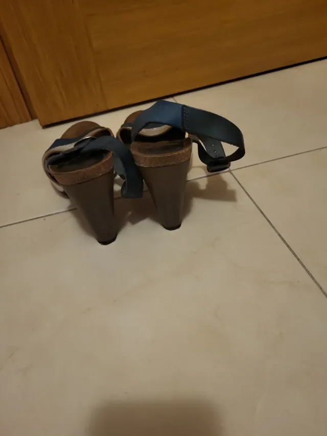 Sandalias Tacon Abril Azul y Plata Talla 40