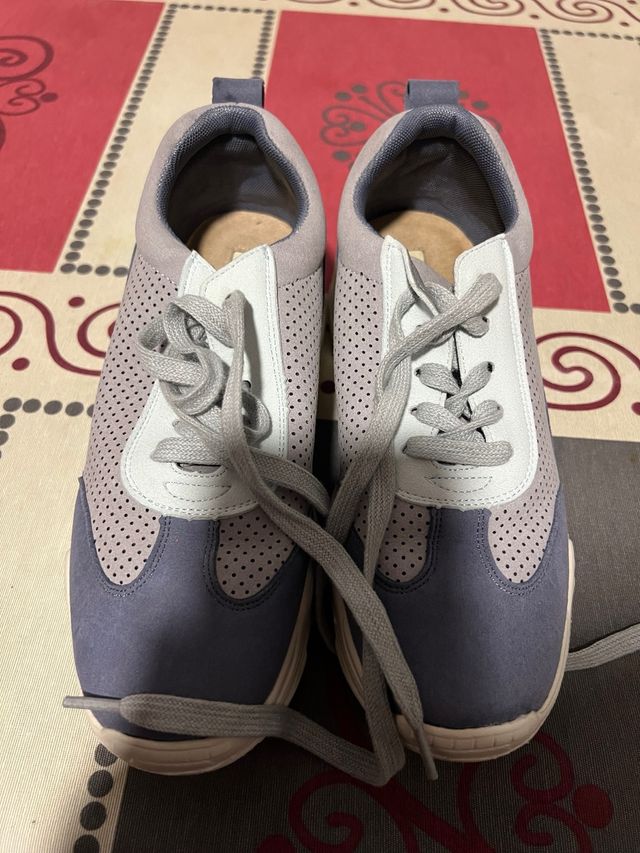 Zapatillas verano grises y azules