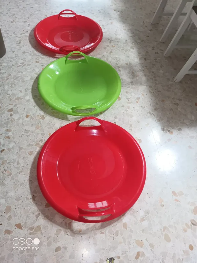Platos para la nieve (rojo y verde)