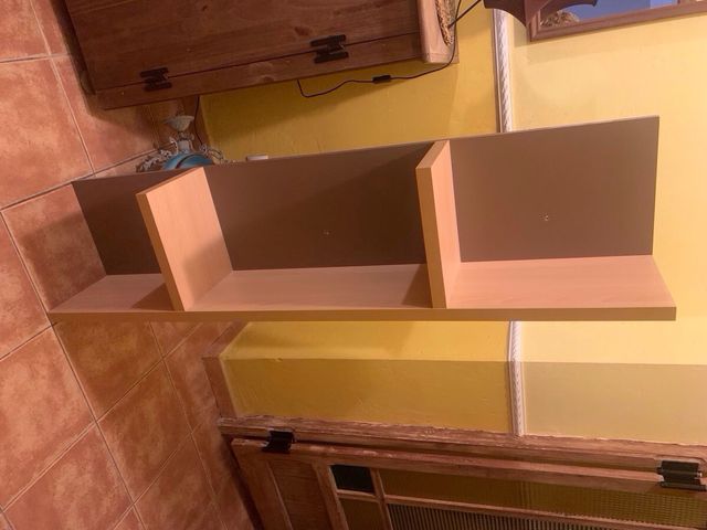 Cama compacta,mesilla y estantería.