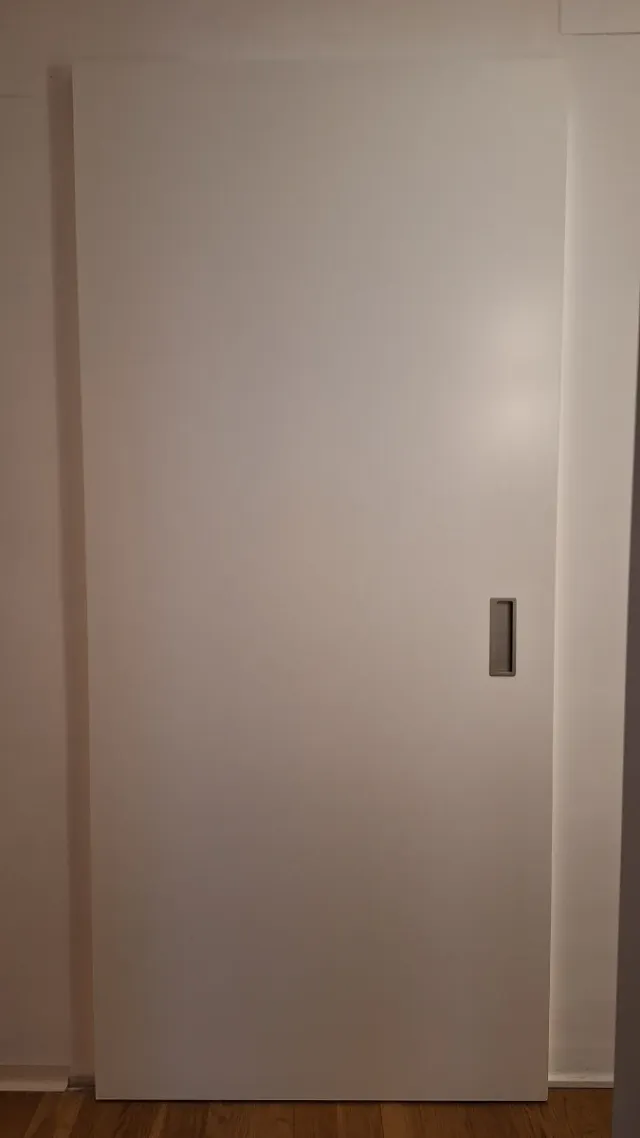 Puerta corredera herrajes ocultos