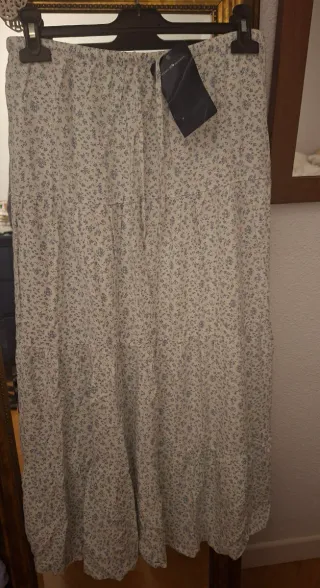 Falda larga floral sin estrenar