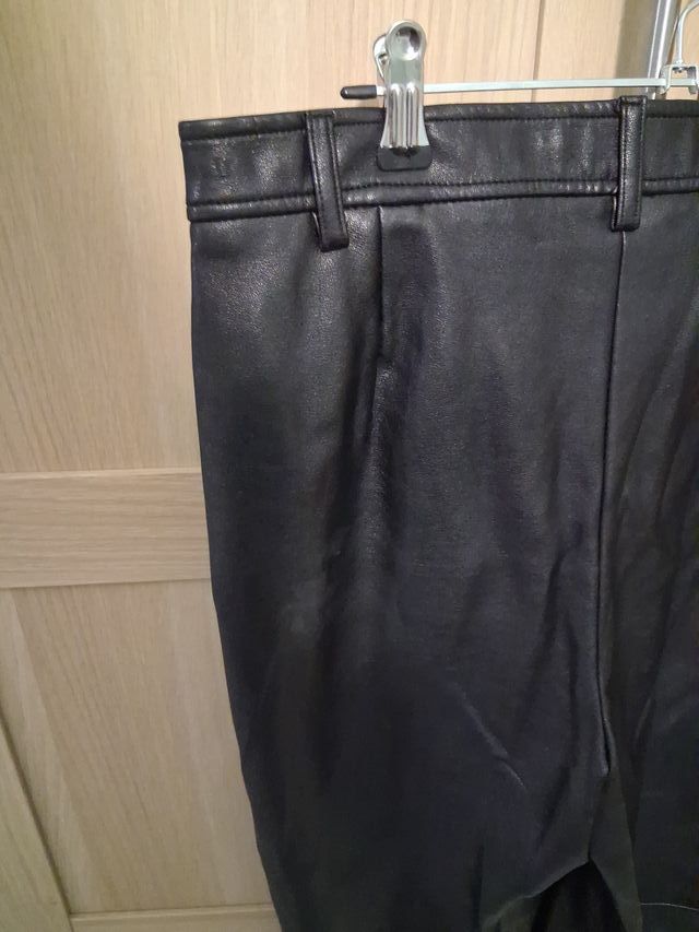 Pantalón polipiel negro
