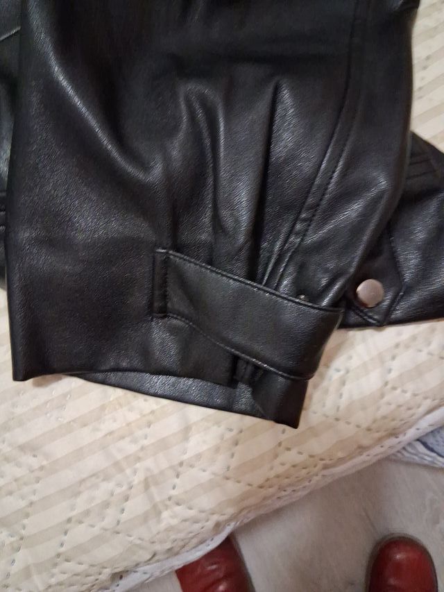 Pantalón polipiel negro