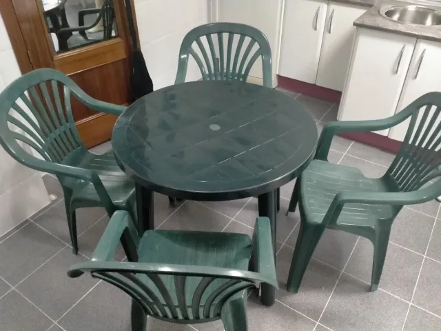 Conjunto mesa y 4 sillas jardín