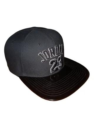 Gorra JORDAN original negra con blanco ajustable.