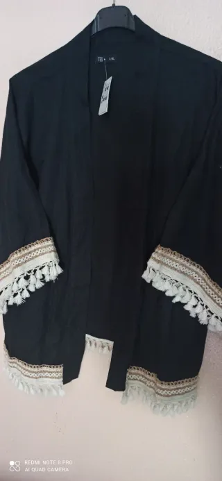Chaqueta negra con flecos talla L