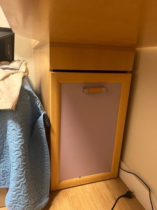 Escritorio con cajones y zapatero