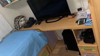 Escritorio con cajones y zapatero