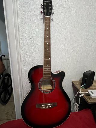 Guitarra española sin usar porque no le gusta