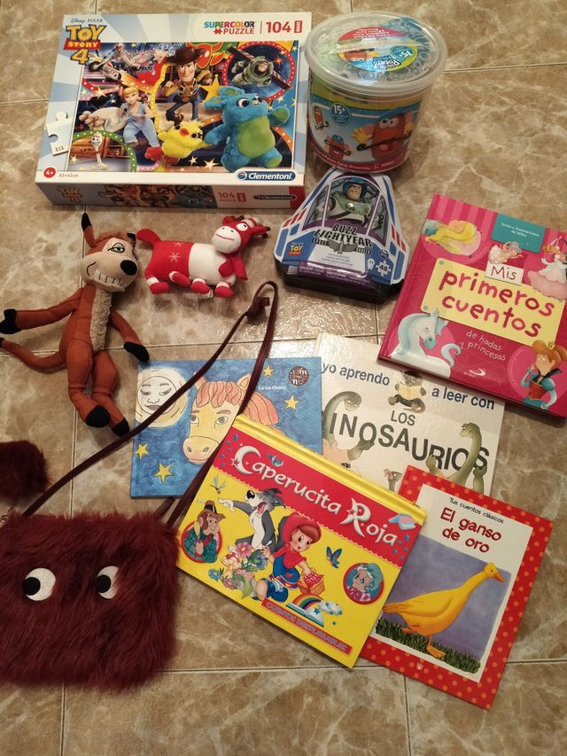 Juguetes y libros 