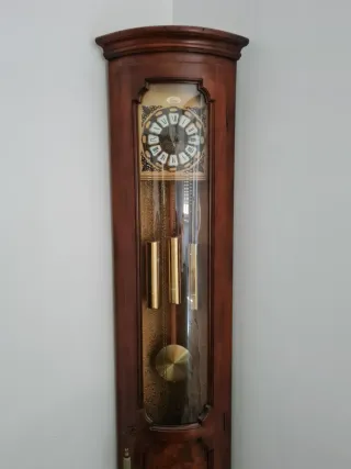 Orologio a pendolo in legno
