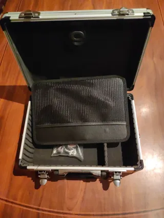 Maletín metálico herramientas 33x25x12 + colgador