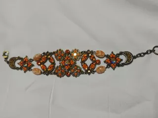 Pulsera con piedras ámbar y detalles dorados