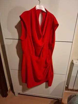Vestido corto rojo drapeado