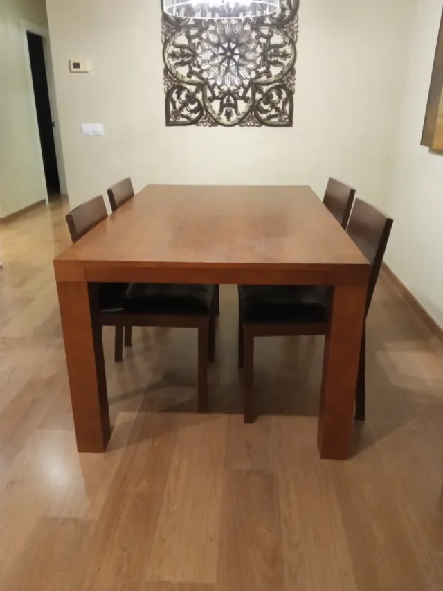 Conjunto mesa y 4 sillas comedor madera