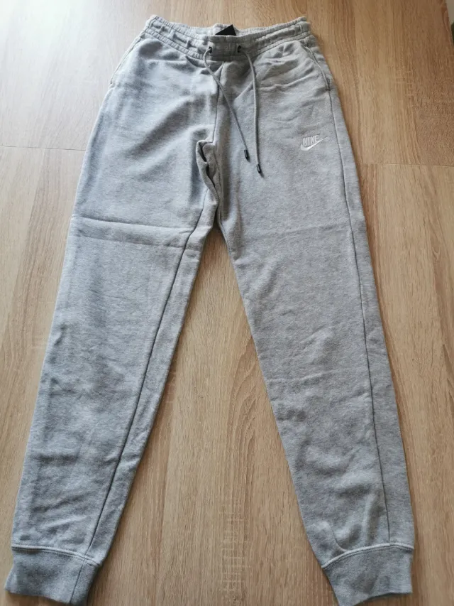 Pantalón Nike Gris